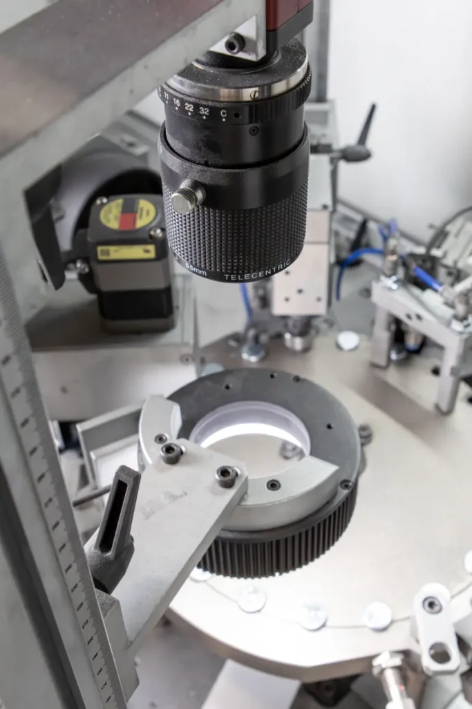 avtomatsko strojno pregledovanje z optiko