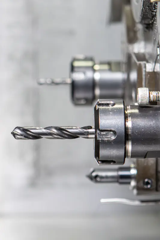 cnc stružnica z gnanimi orodji