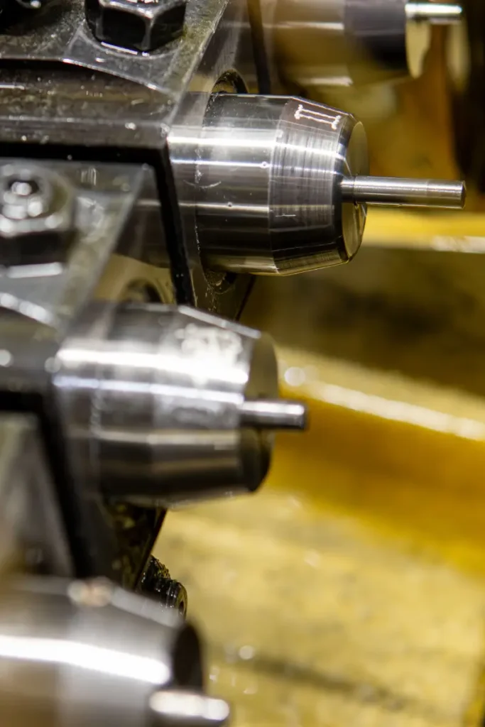 stroj za hladno kovanje vijakov